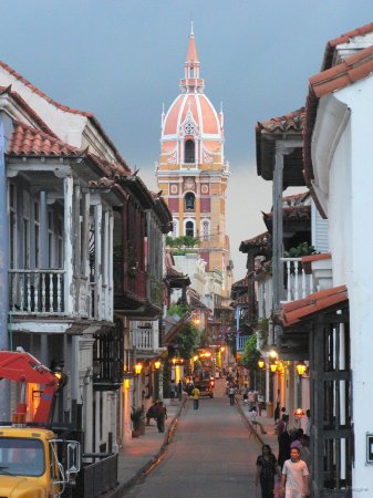 06- Cartagene, une rue et la cathedrale 